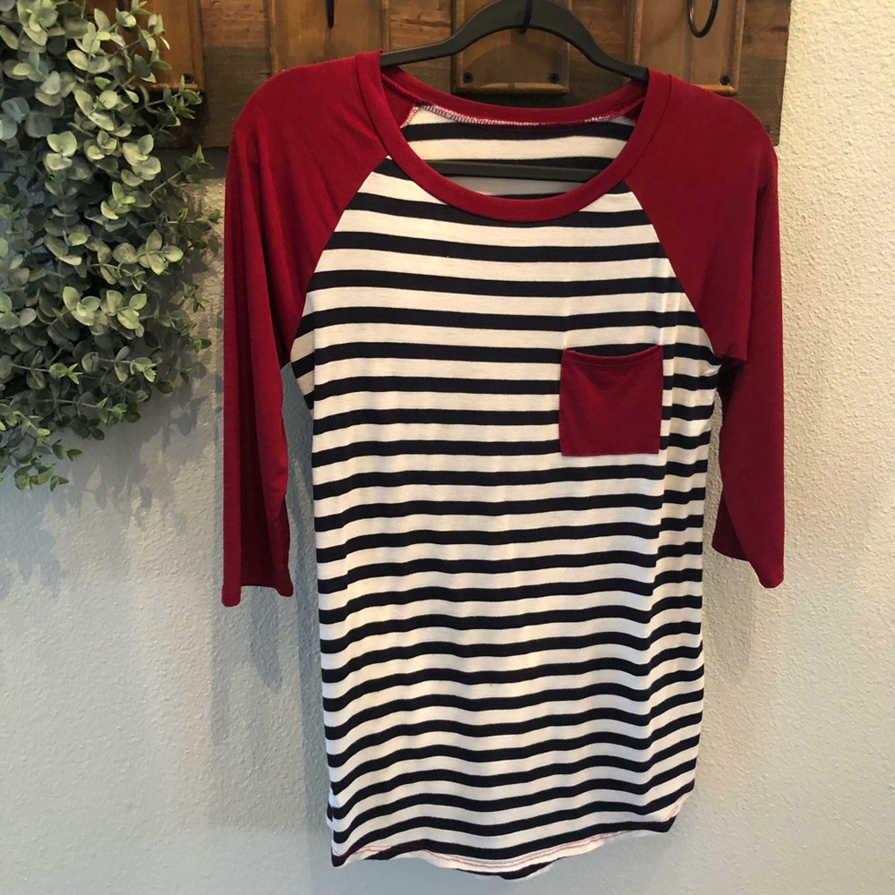 Striped baseball tee w/ pocket